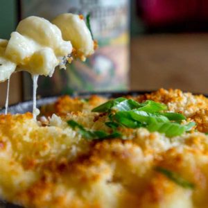 baked mac and cheese in skillet